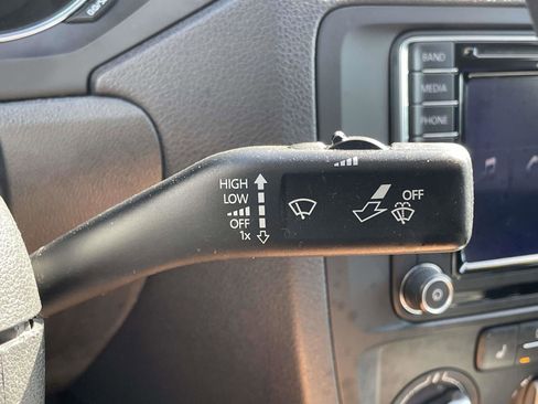 Used 2017 Volkswagen Jetta SE image 24