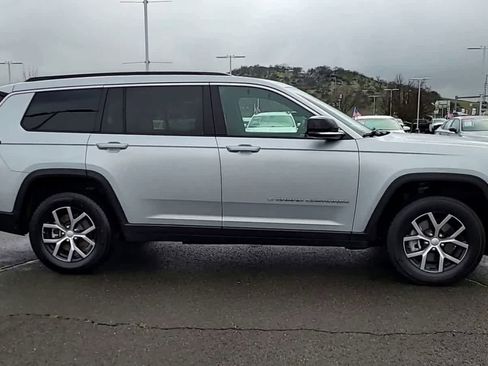 Used 2024 Jeep Grand Cherokee L Limited w/ Luxury Tech Group II image 9