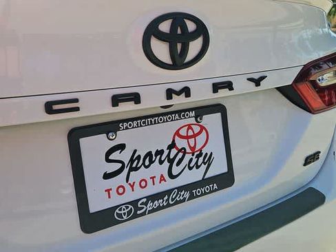Used 2023 Toyota Camry SE FWD image 11