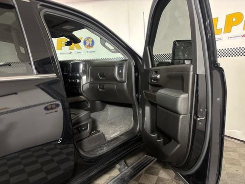 Used 2022 GMC Sierra 2500 Denali w/ Denali Black Diamond Edition AWD/4WD image 15