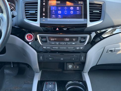 Used 2017 Honda Pilot Touring image 20