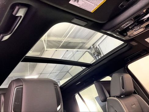 Used 2025 Cadillac Escalade Premium Luxury image 23