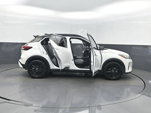 Used 2023 Nissan Kicks SR w/ SR Premium Package FWD image 44