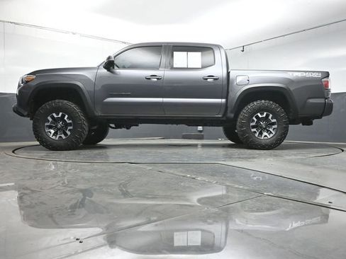 Used 2021 Toyota Tacoma TRD Off-Road w/ Technology Package AWD/4WD image 34