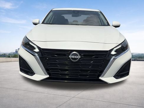 Certified 2024 Nissan Altima 2.5 SV w/ SV Premium Package FWD image 8