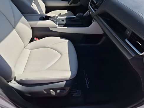 Used 2024 Toyota Grand Highlander XLE image 16