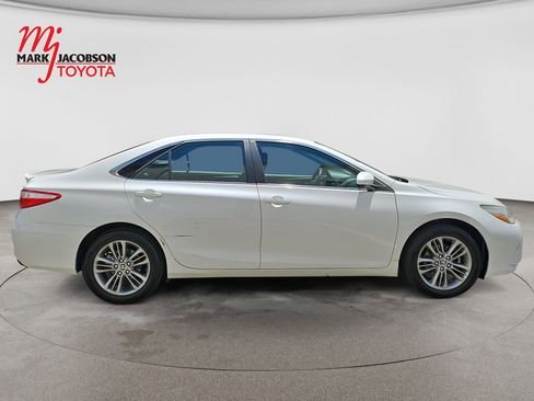Used 2015 Toyota Camry SE FWD image 4