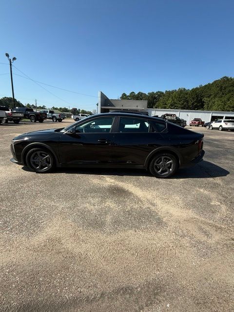 Used 2025 Kia K4 FWD image 1