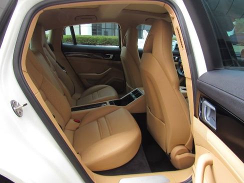 Used 2019 Porsche Panamera 4 image 24