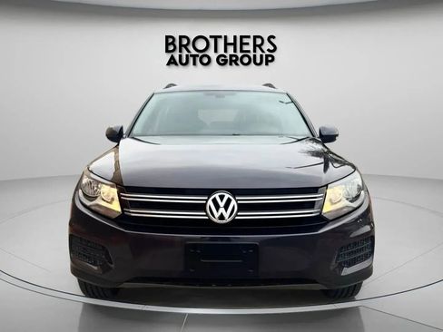 Used 2016 Volkswagen Tiguan S image 3