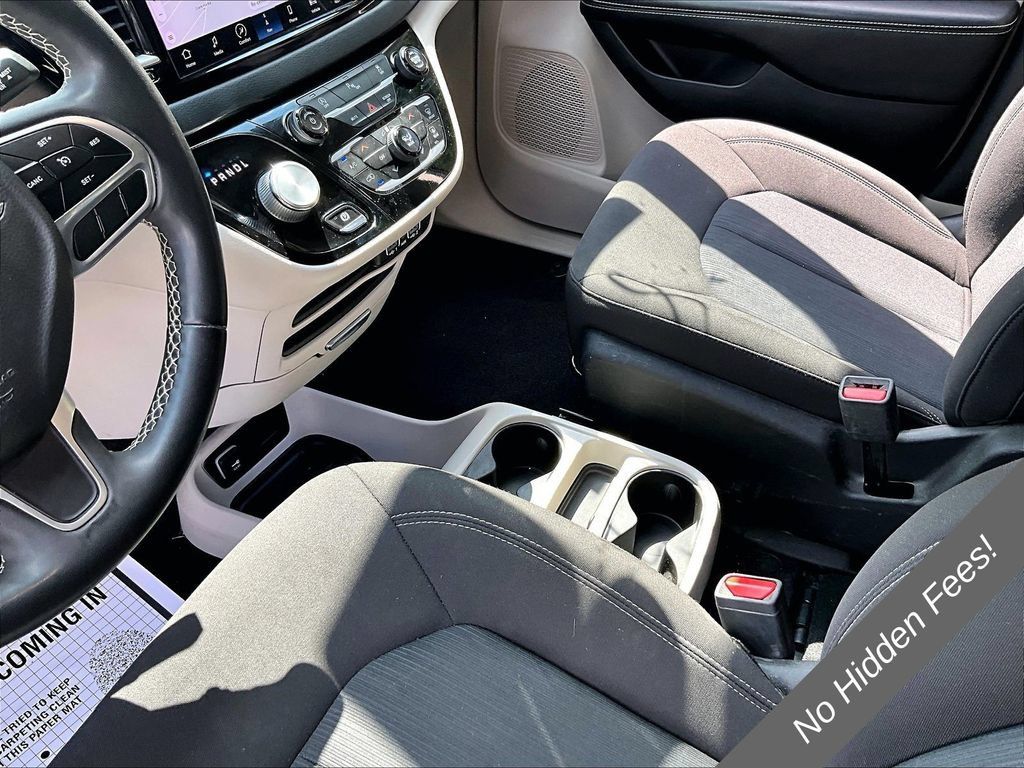 Used 2022 Chrysler Voyager LX FWD image 12