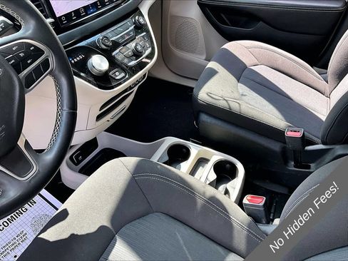 Used 2022 Chrysler Voyager LX FWD image 12
