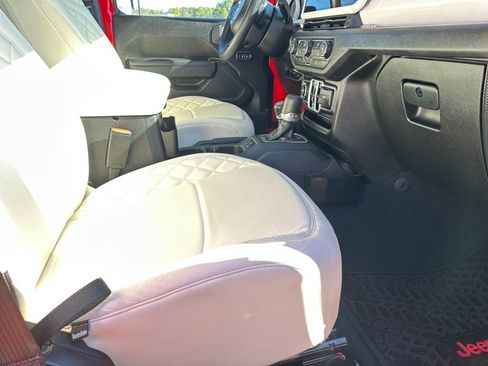 Used 2025 Jeep Gladiator Nighthawk image 33