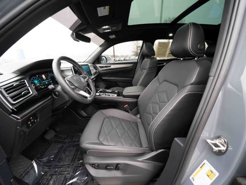 Used 2024 Volkswagen Atlas Cross Sport SE image 9