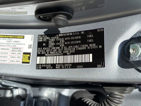 Used 2024 Toyota Corolla Cross XLE w/ Convenience Package image 31