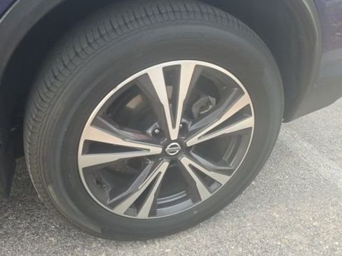 Used 2019 Nissan Rogue SV w/ Sun & Sound Touring Package image 9