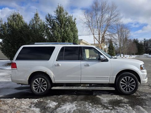 Used 2017 Lincoln Navigator L Select image 8