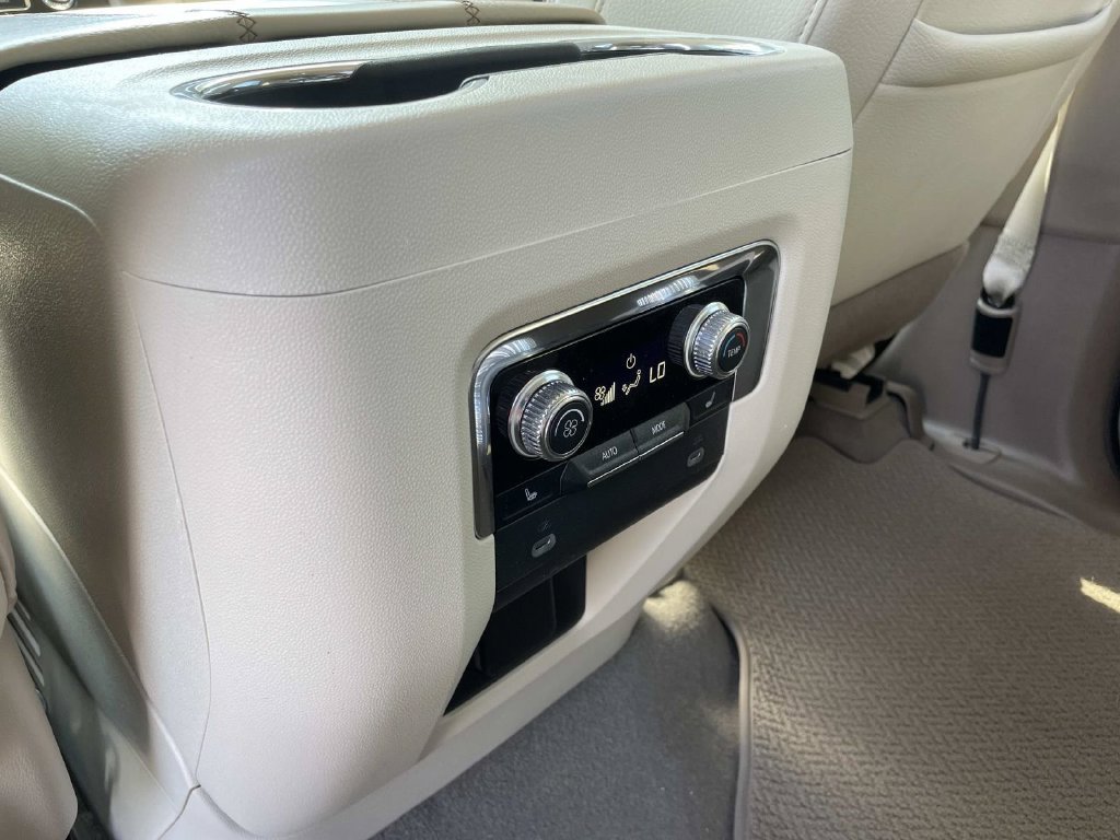 Used 2023 GMC Yukon Denali AWD/4WD image 9