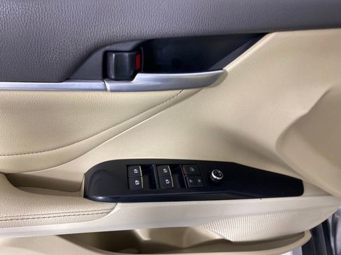 Used 2018 Toyota Camry XLE w/ Audio Package image 11