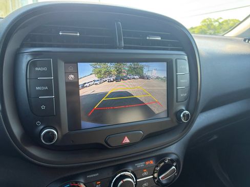 Used 2025 Kia Soul LX w/ LX Technology Package FWD image 22