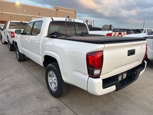 Used 2023 Toyota Tacoma image 3