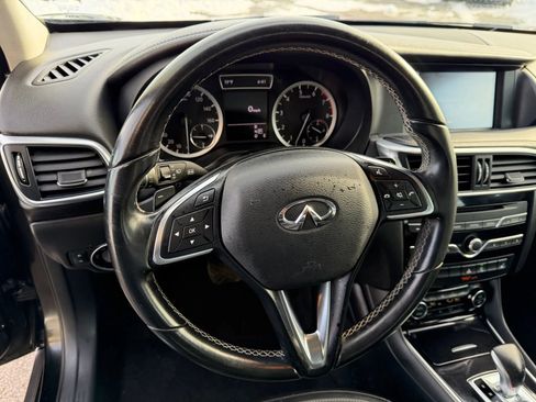 Used 2018 INFINITI QX30 Premium w/ Cargo Package image 39