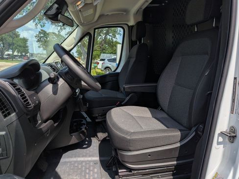 Used 2025 RAM ProMaster 2500 w/ U-Haul Equipment Group FWD image 9
