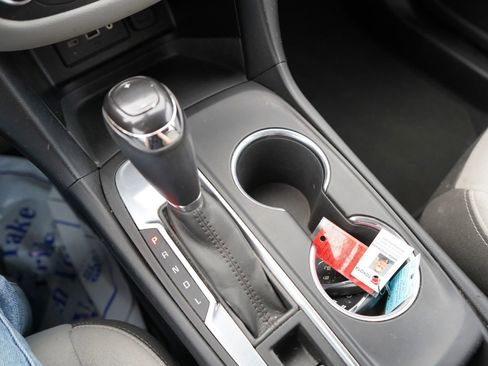 Used 2019 Chevrolet Equinox LT image 12