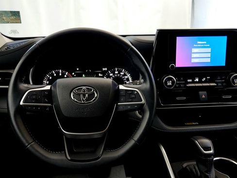 Certified 2024 Toyota Highlander XLE AWD/4WD image 24