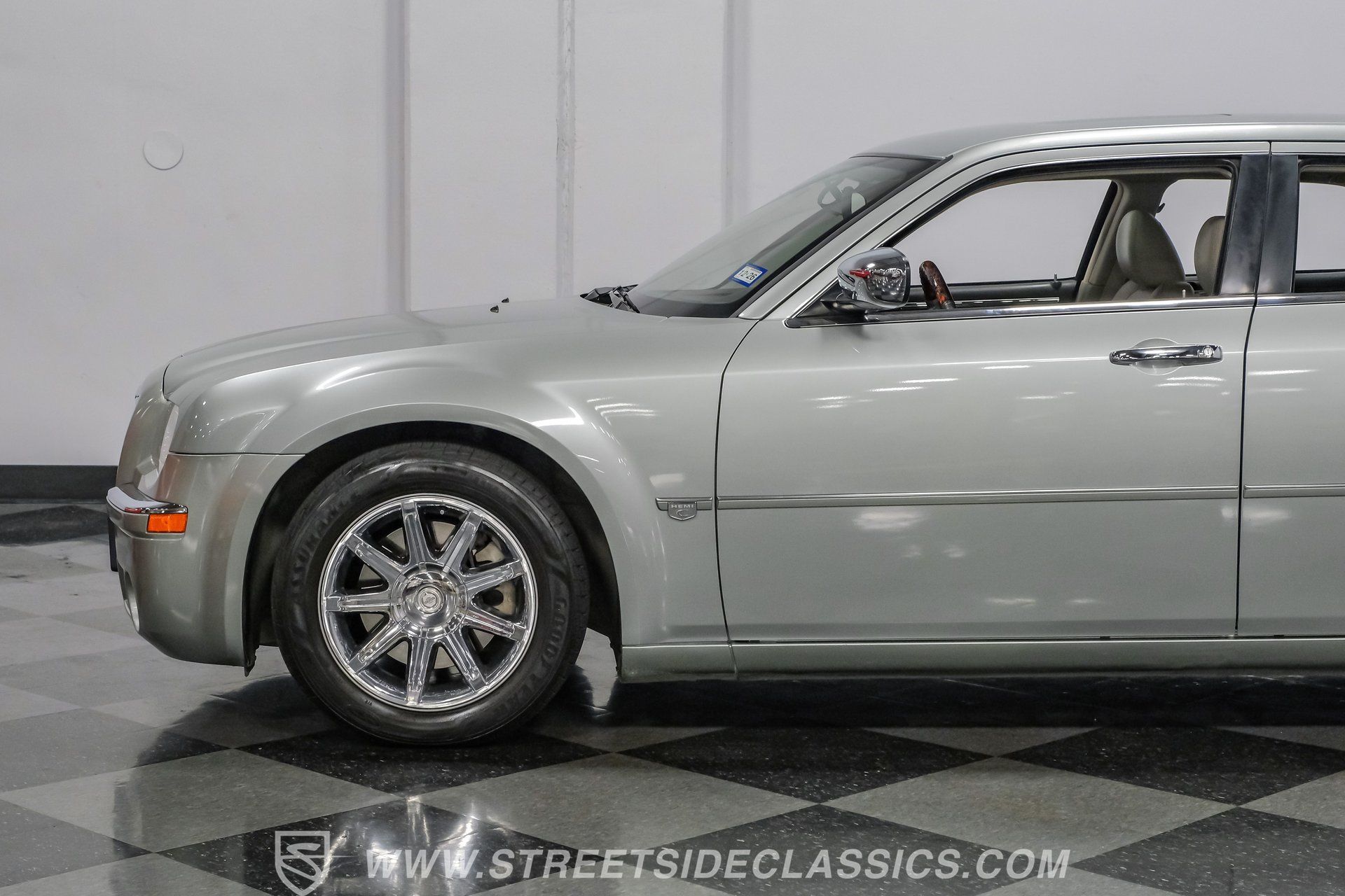 Used 2005 Chrysler 300 C w/ Navigation & Sound Group II RWD image 23