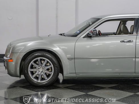 Used 2005 Chrysler 300 C w/ Navigation & Sound Group II RWD image 23