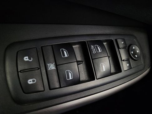 Used 2019 Jeep Cherokee Latitude w/ Popular Appearance Group FWD image 27