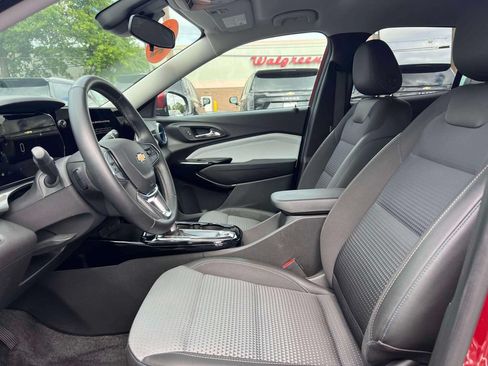 Used 2024 Chevrolet Trax LT w/ Driver Confidence Package FWD image 16