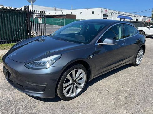 Used 2020 Tesla Model 3 Standard Range Plus image 4