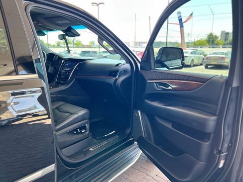 Used 2017 Cadillac Escalade Luxury AWD/4WD image 55
