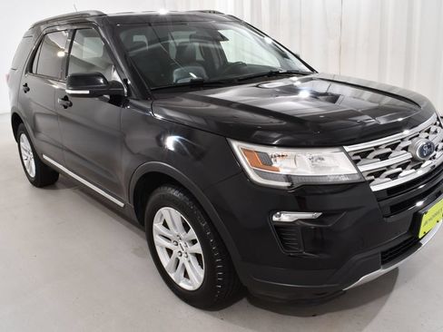 Used 2018 Ford Explorer XLT w/ Equipment Group 202A AWD/4WD image 5
