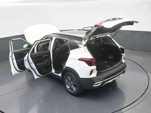 Used 2023 Kia Seltos S FWD image 60