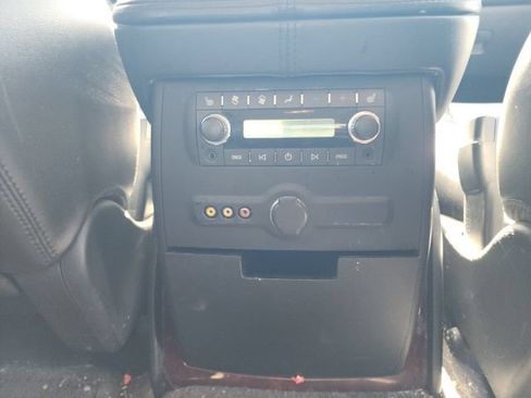 Used 2011 Cadillac Escalade Luxury AWD/4WD image 35