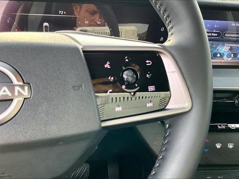Certified 2025 Nissan Murano SV FWD image 24
