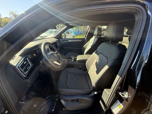 Used 2025 Volkswagen Atlas Cross Sport SE image 23