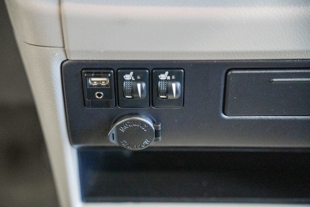 Used 2017 Toyota Sienna XLE w/ XLE Navigation Package FWD image 21