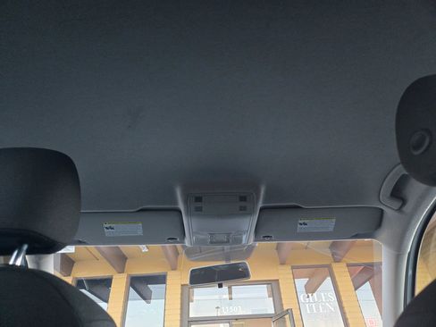 Used 2018 Volkswagen Tiguan S image 55