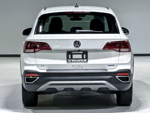 Used 2024 Volkswagen Taos SE w/ Black Wheel Plus Package AWD/4WD image 9