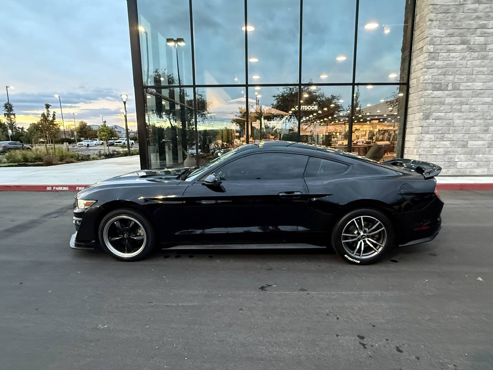 Used 2017 Ford Mustang Premium RWD image 12