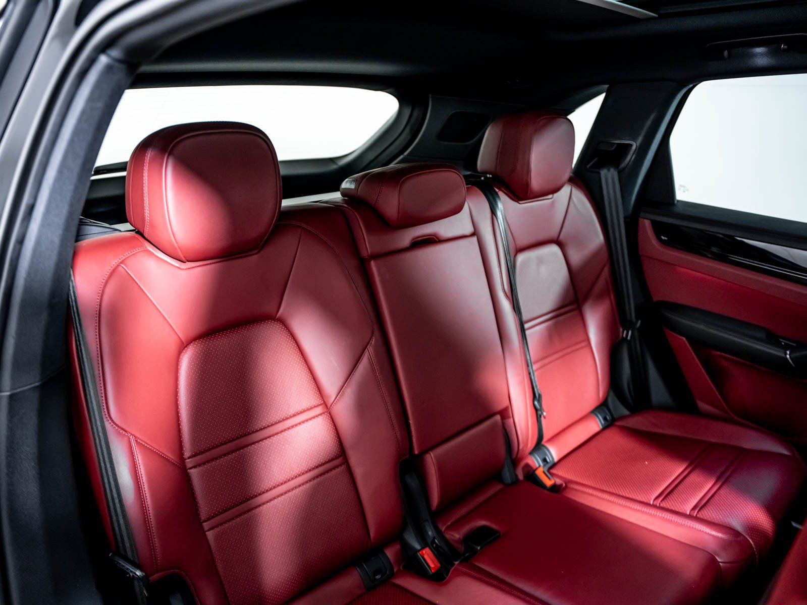 Certified 2023 Porsche Cayenne AWD/4WD image 6