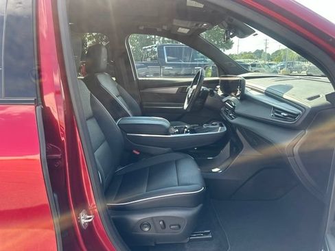 Used 2025 Buick Enclave Sport Touring w/ Power Package FWD image 11