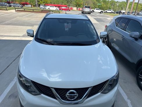 Used 2017 Nissan Rogue Sport SV w/ SV Premium Package image 2