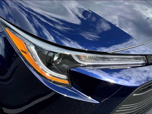 Used 2025 Toyota Corolla LE FWD image 27