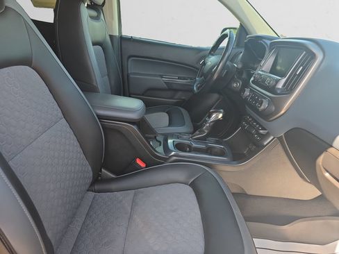 Used 2022 Chevrolet Colorado Z71 AWD/4WD image 17