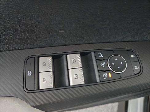 Used 2023 Mitsubishi Outlander SEL image 29